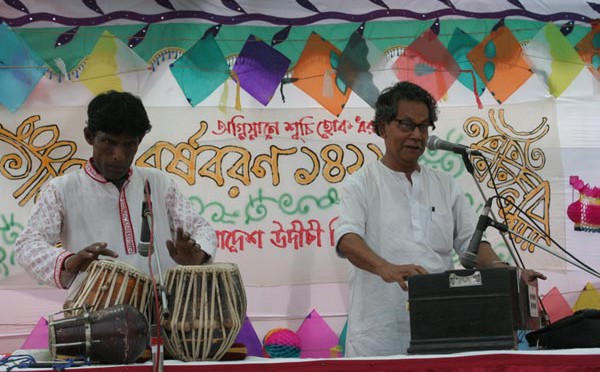 নাচে, গানে মুখরিত হয়ে বর্ষবরণ করলো উদীচী